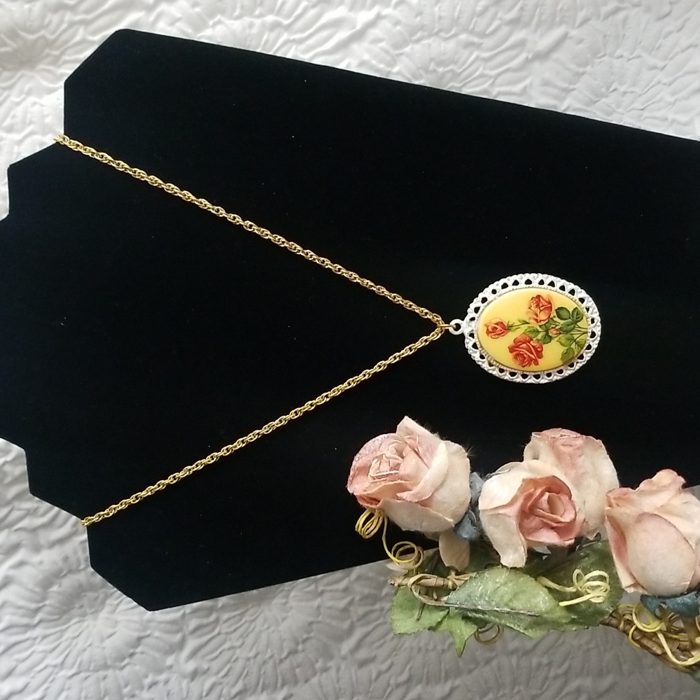 Vintage 60s White Enamel Cameo Acrylic Roses Pendant Necklace
